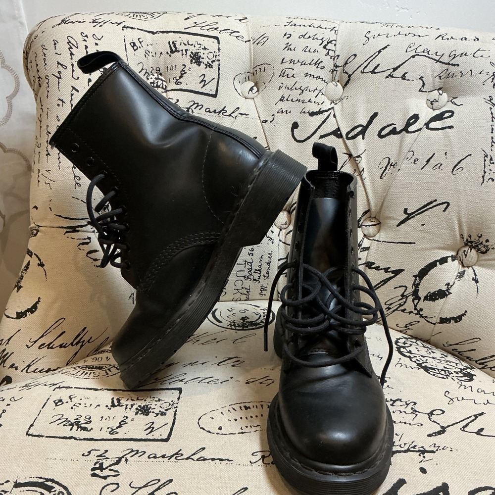 Dr. Martens MONO 1460 Smooth Black Leather Ankle Combat Boots Womens US 6